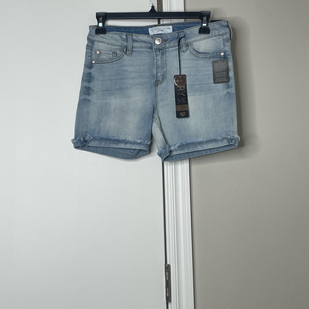 New Celebrity Pink Light Wash denim shorts - size 16